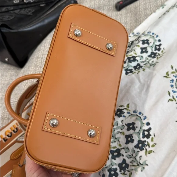 Louis Vuitton Alma BB Epi Leather - Picture 6 of 11